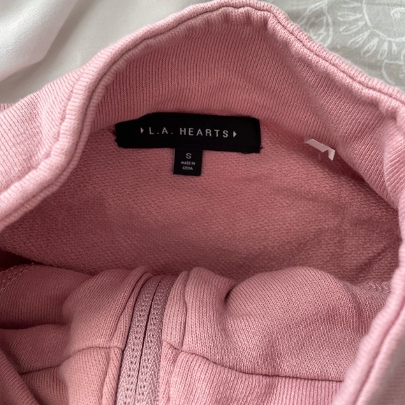 Pacsun LA hearts pink cropped sweatshirt - Picture 2 of 2